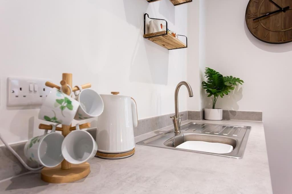 Polly'S Place Apartment Taunton & Free Off Road Parking & Wifi Exteriér fotografie